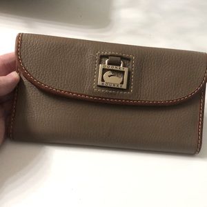 Vintage Dooney & Bourke Khaki Wallet